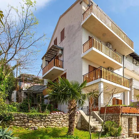 Apartament Gorgeous In With House Sea View