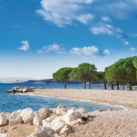 Apartament Gorgeous In With House Sea View